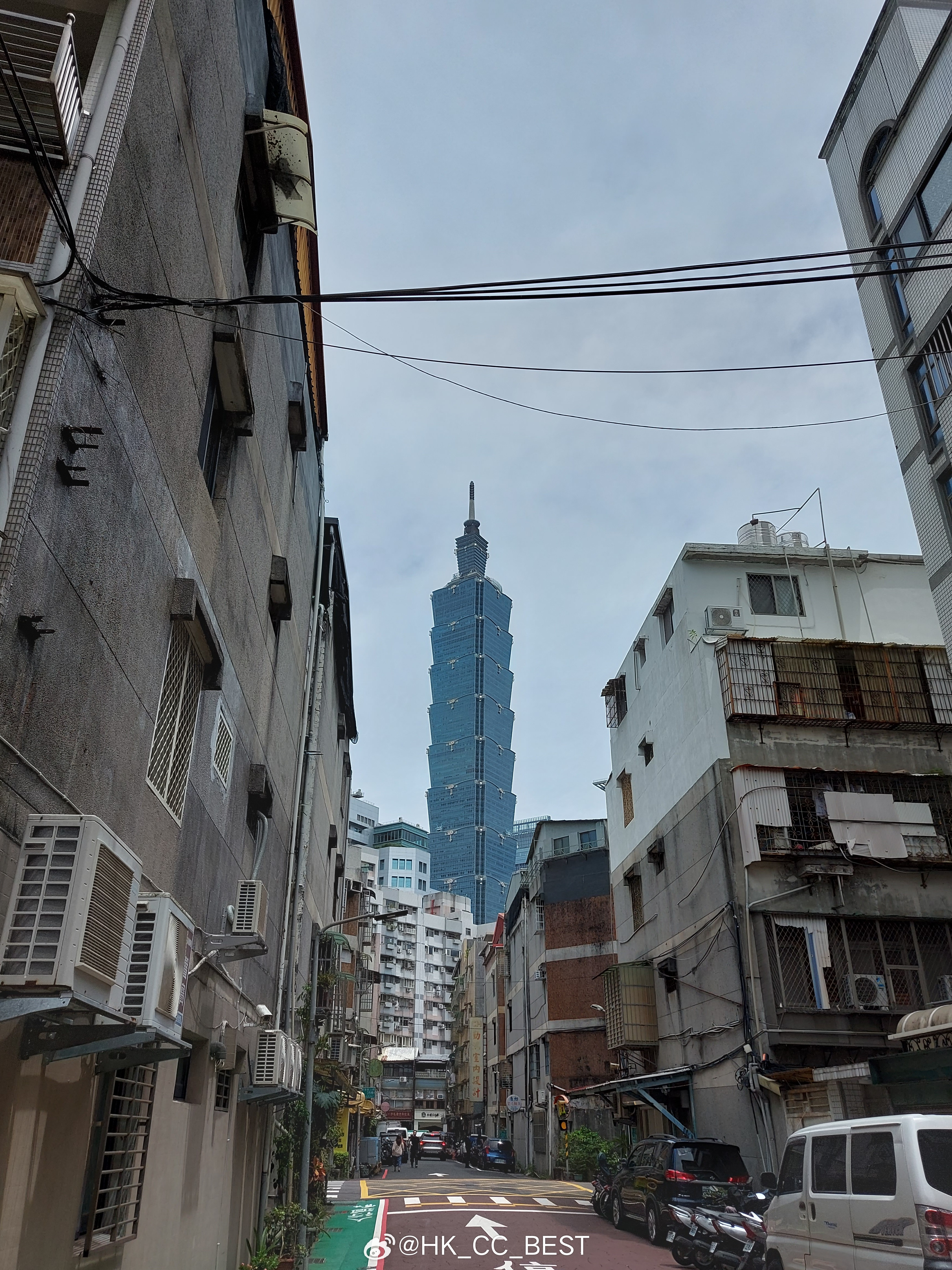 忽然間我覺得101好矮了………… ​​​