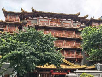 这大佛寺是不是相当于静安寺，北京路步行街就相当于南京路步行街，那这沿江...