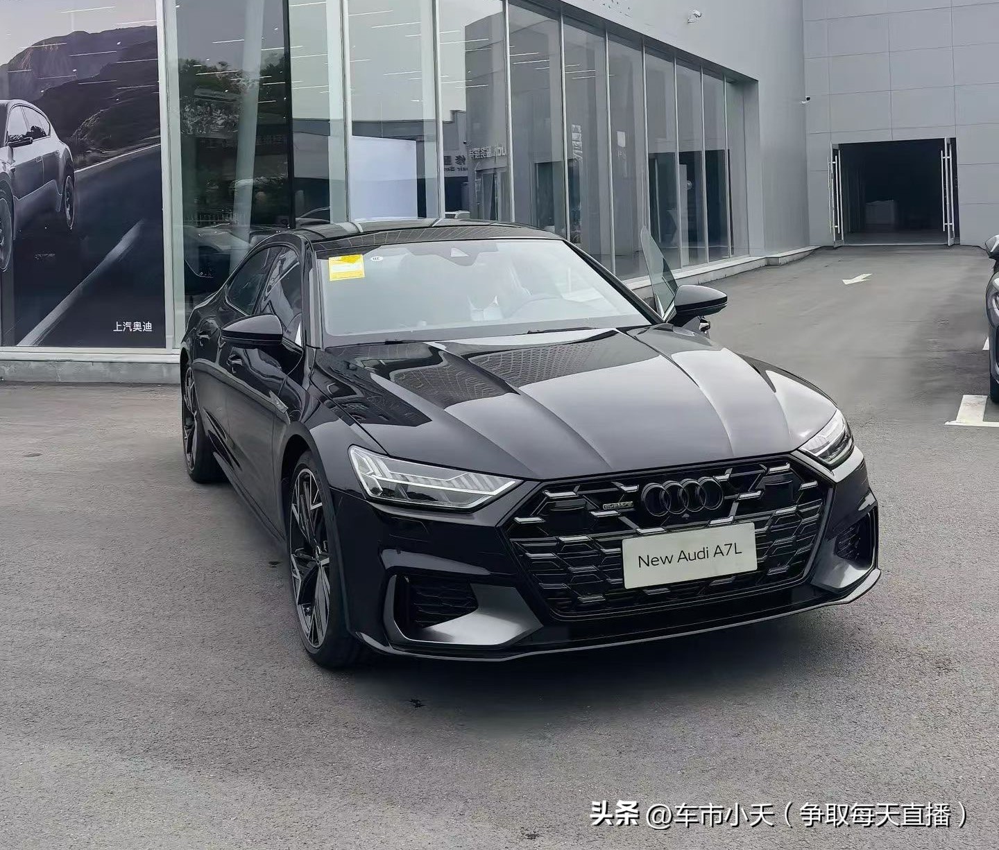 南北奥迪正式区分，以后将使用不同标志。一汽奥迪继续使用四环标志，而上汽奥迪则使用AUDI。上汽奥迪对四环的使用到2027年年底前，随后全部转为使用AUDI标志。以后AUDI专注新能源市场，一汽奥迪在燃油和新能源共同推进。现在看早期让上汽奥迪使用四环标志，主要的目的是这了培育市场。毕竟如果一开始就使用