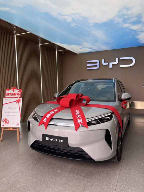 第三代元plus 540超越 线条灰  一个字  爽 两个字 很爽 三个字 非常爽#比亚迪 #满电出发充满