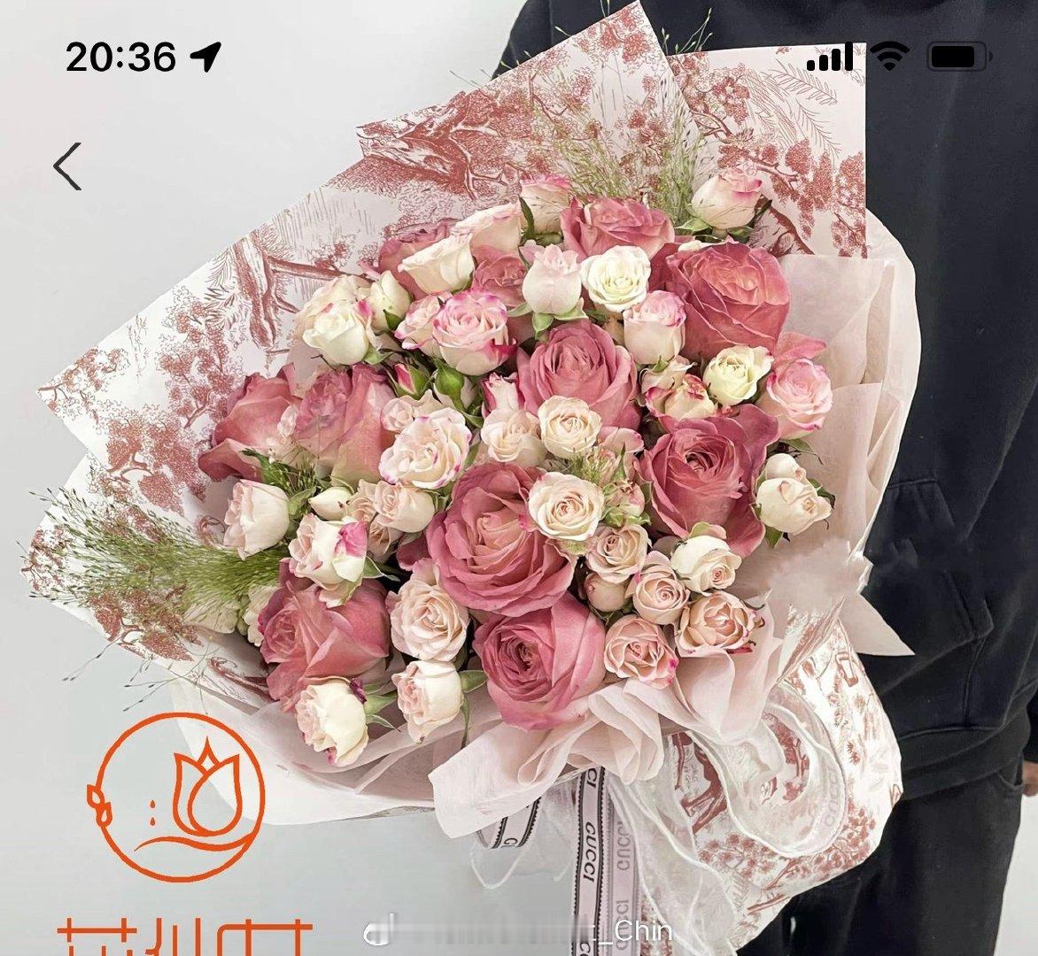 我的好朋友小刘生日啦！
祝她生日快乐🎂🎉
给她买了花花，有点图不对版。

感谢我的好朋友玲玲，工作那么忙的赵总，每天下班给我手搓教师节礼物[苦涩] ​