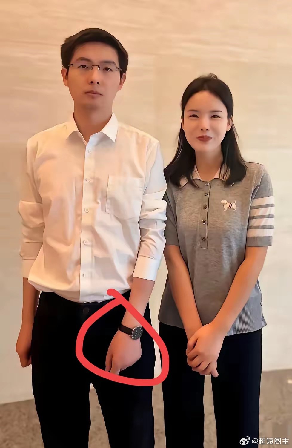 王兴兴带的手表非常有气质，就是不知道要多少钱 ​