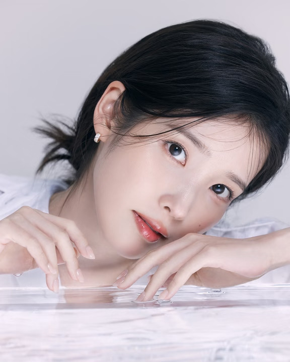 IU x 雅诗兰黛🥰白月光级别的