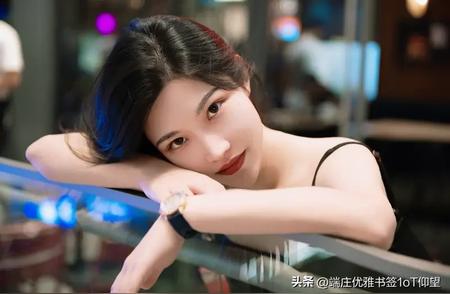 优雅甜美，气质迷人