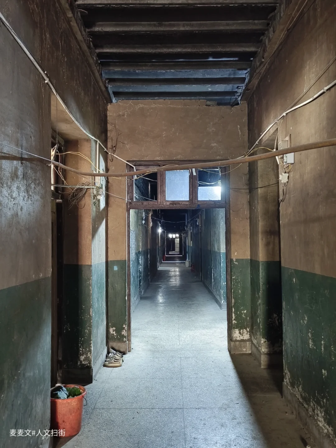 【广安】绿色墙裙剥落处，时光在此打了结