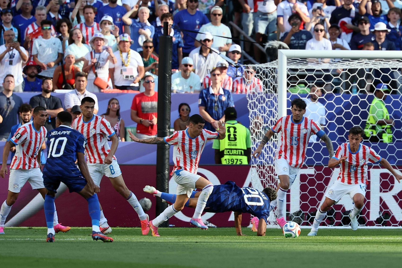 法国1-0巴拉圭！！法国领先！！   ​​​ ​​​​