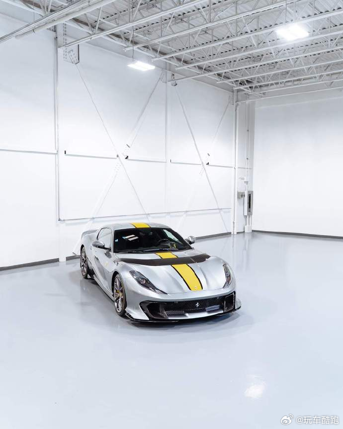 Ferrari 812 Competizione ​​​