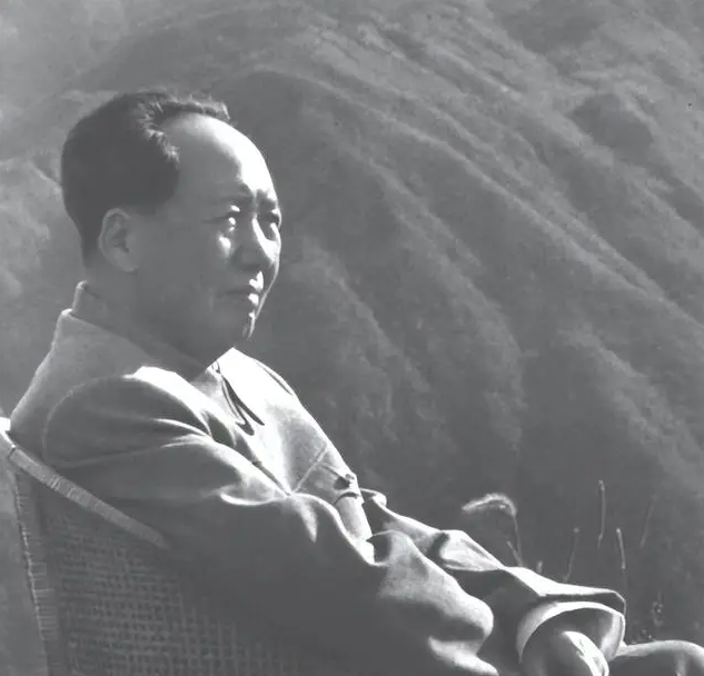 1962年，毛主席听闻印度为扭转战场败局，派出了杰特联队，他一怔，随即大怒：“百年国耻，就从这个杰特联队身上洗刷！”
 
1962年10月，中印边境自卫反击战西线战事正酣，很多人或许会疑惑，一支印度的常规部队，为何能让毛主席说出这般分量的话，它到底藏着怎样的过往。
 
杰特联队的历史要追溯到英国殖民