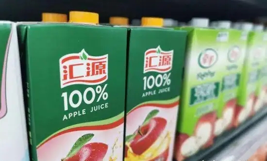 意思就是以前是一家，后来分家了，一个拿商标了没有厂，一个拿厂了没有商标。好家伙，北京汇源拿商标没有产线，汇源集团有产线的没有商标，给我整蒙圈了。

10月19日汇源集团发布重磅声明，宣布集团这边不再生产带有“汇源”商标的果汁产品，正式启用全新品牌咱家果源继续做果汁业务。
 
往前追溯，就在10月13