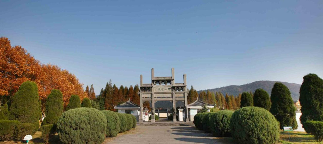 #国庆玩转皖美宝藏小城##十一逛安徽给到夯# 10月1日-11月30日，马鞍山市18家国有A级旅游景区，面向所有游客免首道大门票！不限地域、不限户籍，游客可凭本人身份证直接入园。​