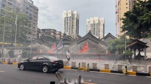 对了，上周六，也就是6.13回了趟广州，快端午了，意外遇到杨箕起龙舟...