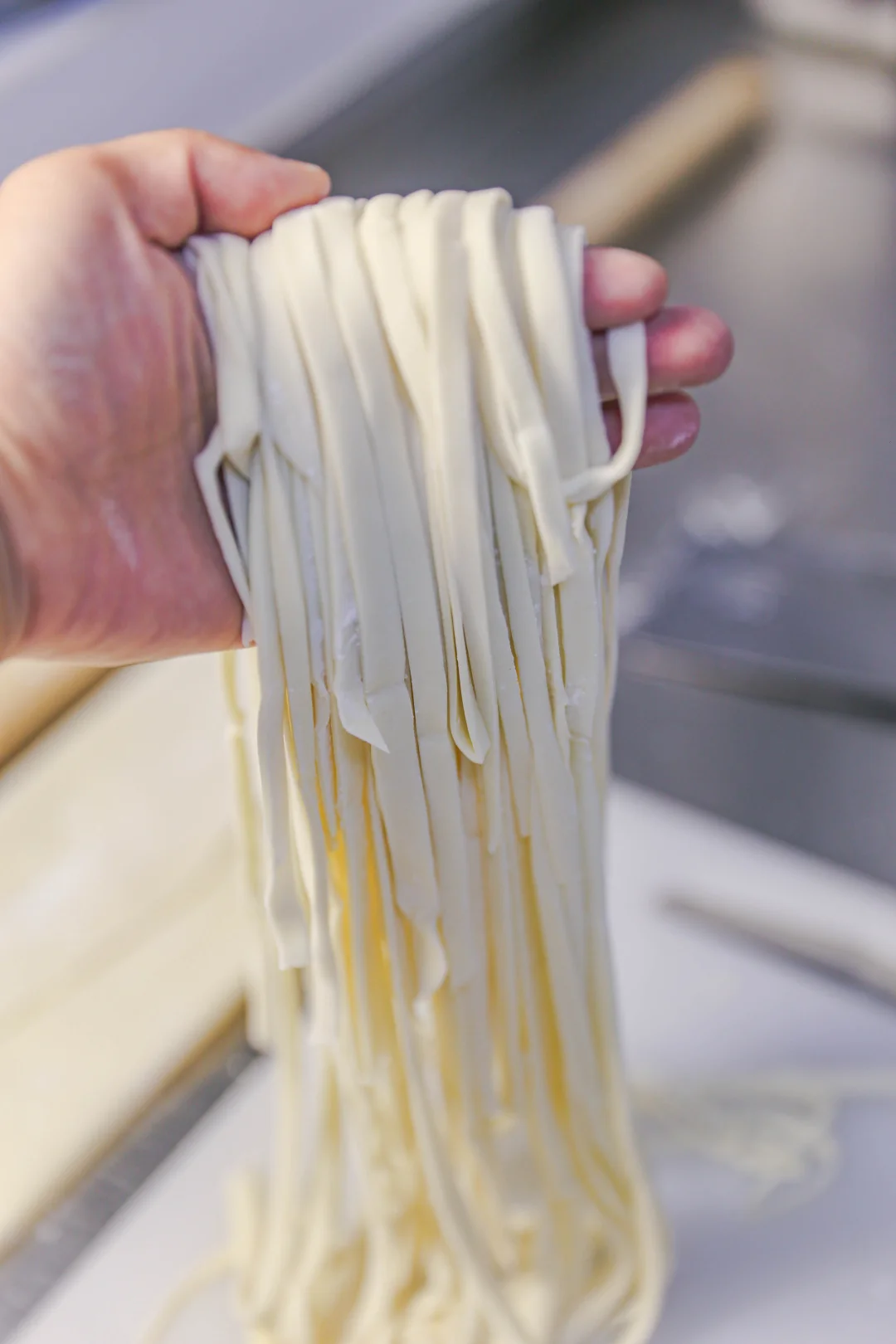 妈妈做了几十年的手工宽面，筋道柔韧很爽滑