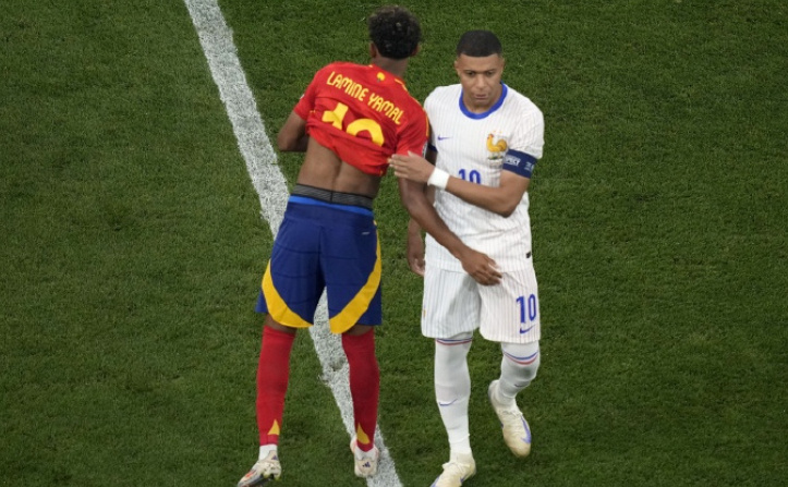 2026年世界杯半决赛，西班牙2-0法国。亚马尔第11次对阵姆巴佩拿下...