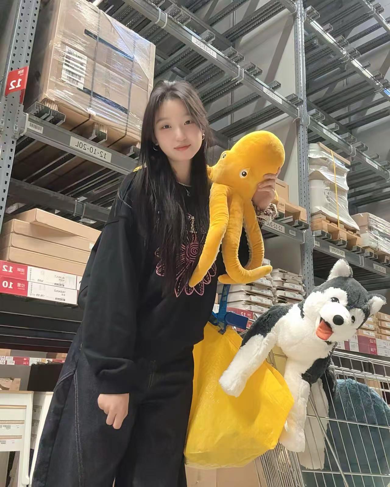 <p>甜美女孩 <!--{img:0}--><!--{img:1}--...