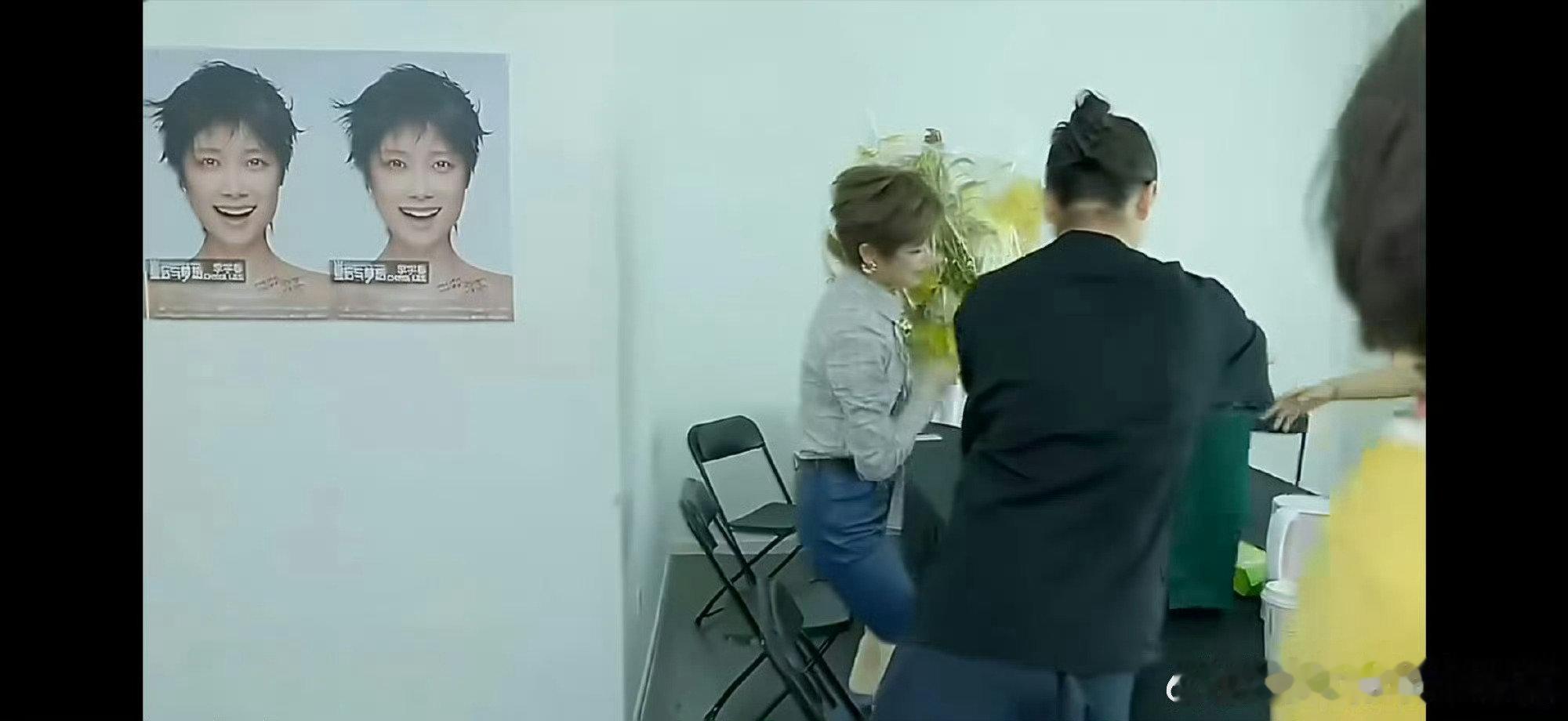 2026年9月6日，叶一茜、曾轶可、黄雅莉现身李宇春“皇后与梦想”巡回演唱会北京收官站，后台同框热聊。时隔21年，当年的《超级女声》选手以老友身份重聚，引发全网对2005年那个夏天的集体追忆。  一、