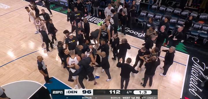 掘金队在上半场森林狼主力连续伤退的情况下，下半场竟然不会打球了，被森林...