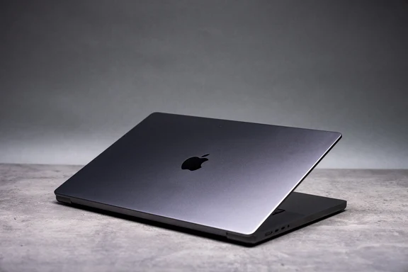 苹果可能会在本月发布首款触屏MacBook