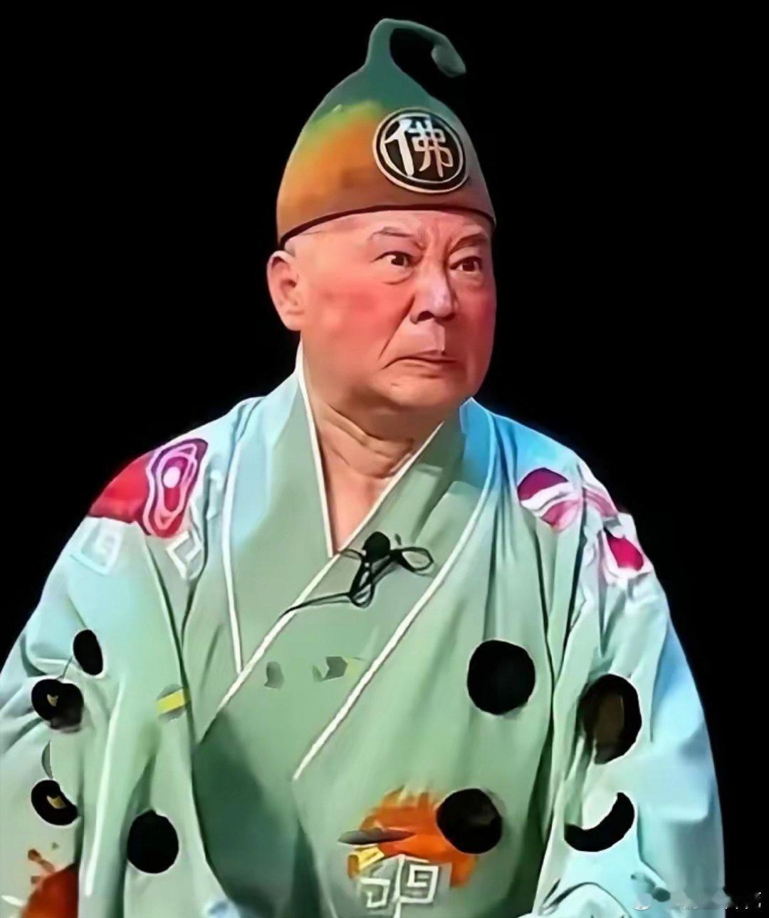 郭德纲这次真的要凉凉了！
经过搜索发现：中央广播电视总台旗下音频平台云听，已全面下架郭德纲所有相声音频作品，此前的精选专辑、可下载资源均无法检索；番茄音乐也同步下架其相关作品。这样的操作说明，郭德纲在主流音频端口的内容开始被清理。不过，百度上面还有他的作品，目前没有被下架。
虽然， ​
