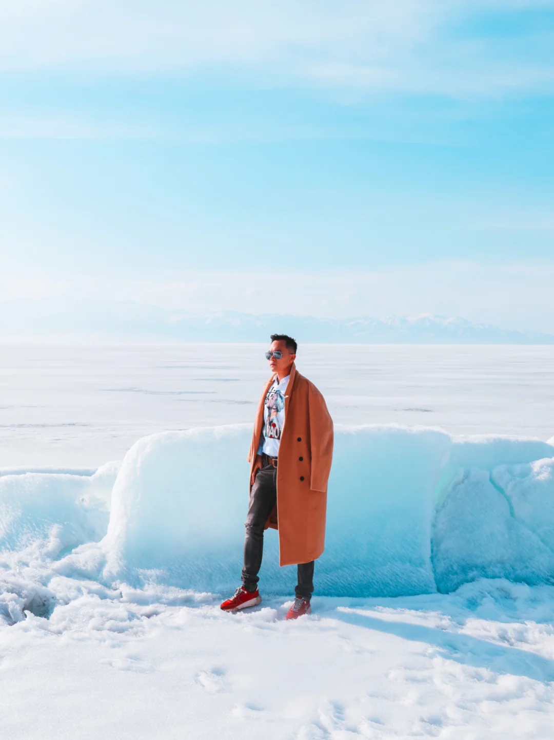 四月遇见赛里木湖蓝冰 竟然拍出模特大片！！