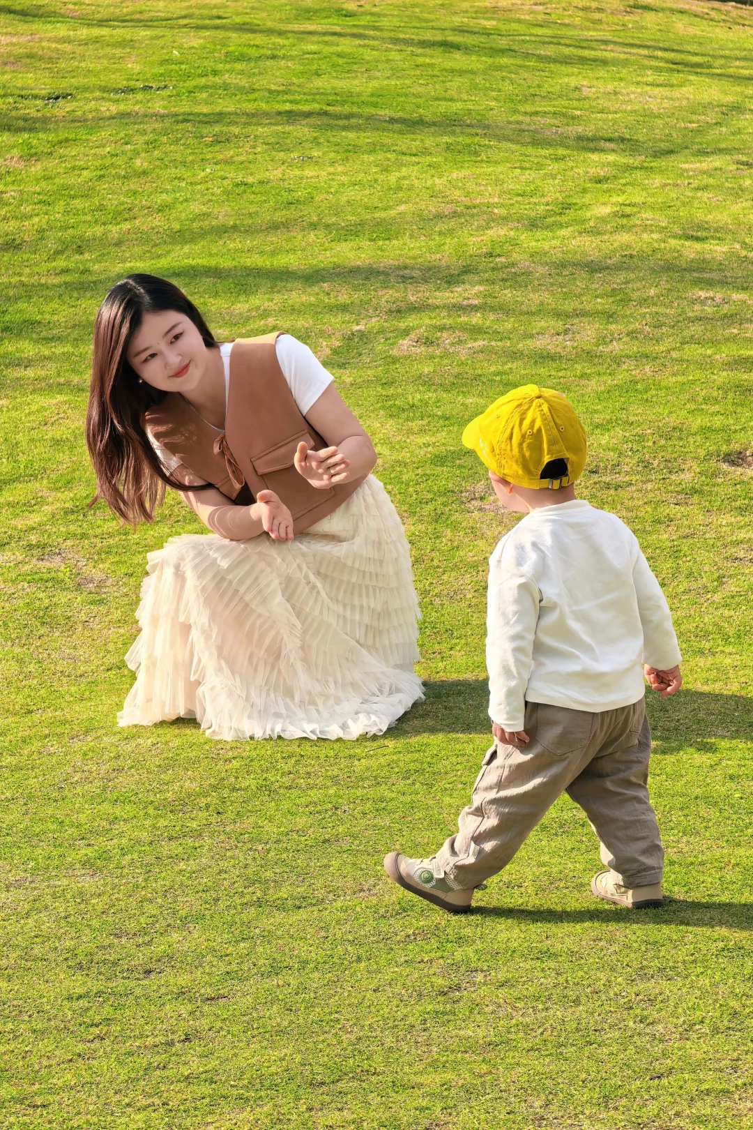 想起她还是五个月，但我儿已经大她一年了