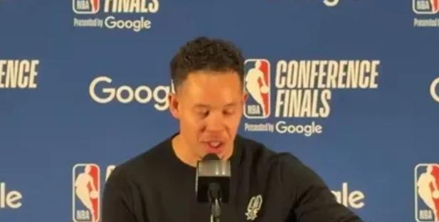 米奇：文班知道抓住当下并接受任何结果，这是他今年的成长  今天NBA季...