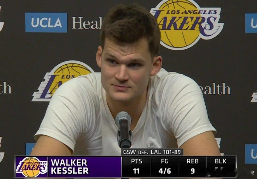 今日NBA季前赛，湖人89-101不敌勇士。
凯斯勒迎来湖人首秀，赛后采访透露，他和雷迪克将本赛季关键词定为“坚持不懈”。他希望攻防两端全力投入，积极抢篮板、抓住每一个回合。
本场他出战16分钟，6投4中高效拿下11分9篮板1助攻1抢断1盖帽，正负值+15。 ​