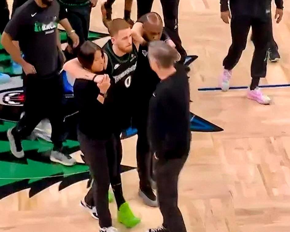 天塌了！    掘金vs森林狼G4刚开打1分17秒，迪温琴佐在无对抗情...