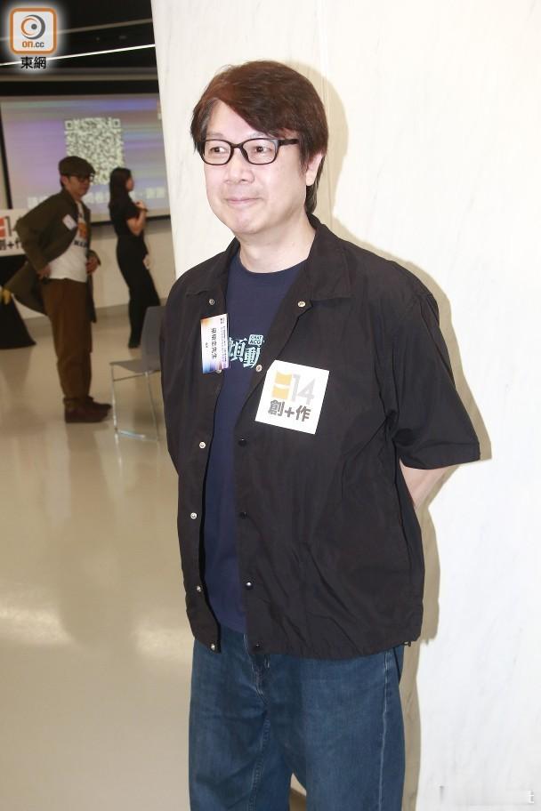 藝人梁榮忠今日（5日）現身活動擔任微電影比賽導師，問到舊愛鍾麗淇日前入ICU，他表示自己也是透過報紙才得知消息，希望她身體健康：「呢個係相信身邊每一個朋友，包括我在內都想送畀佢嘅祝福，同埋希望大家畀到空間佢去休息，當然佢都有自己家庭、自己先生、佢嘅團隊會畀到一個最好嘅關懷佢。（會唔會 ​