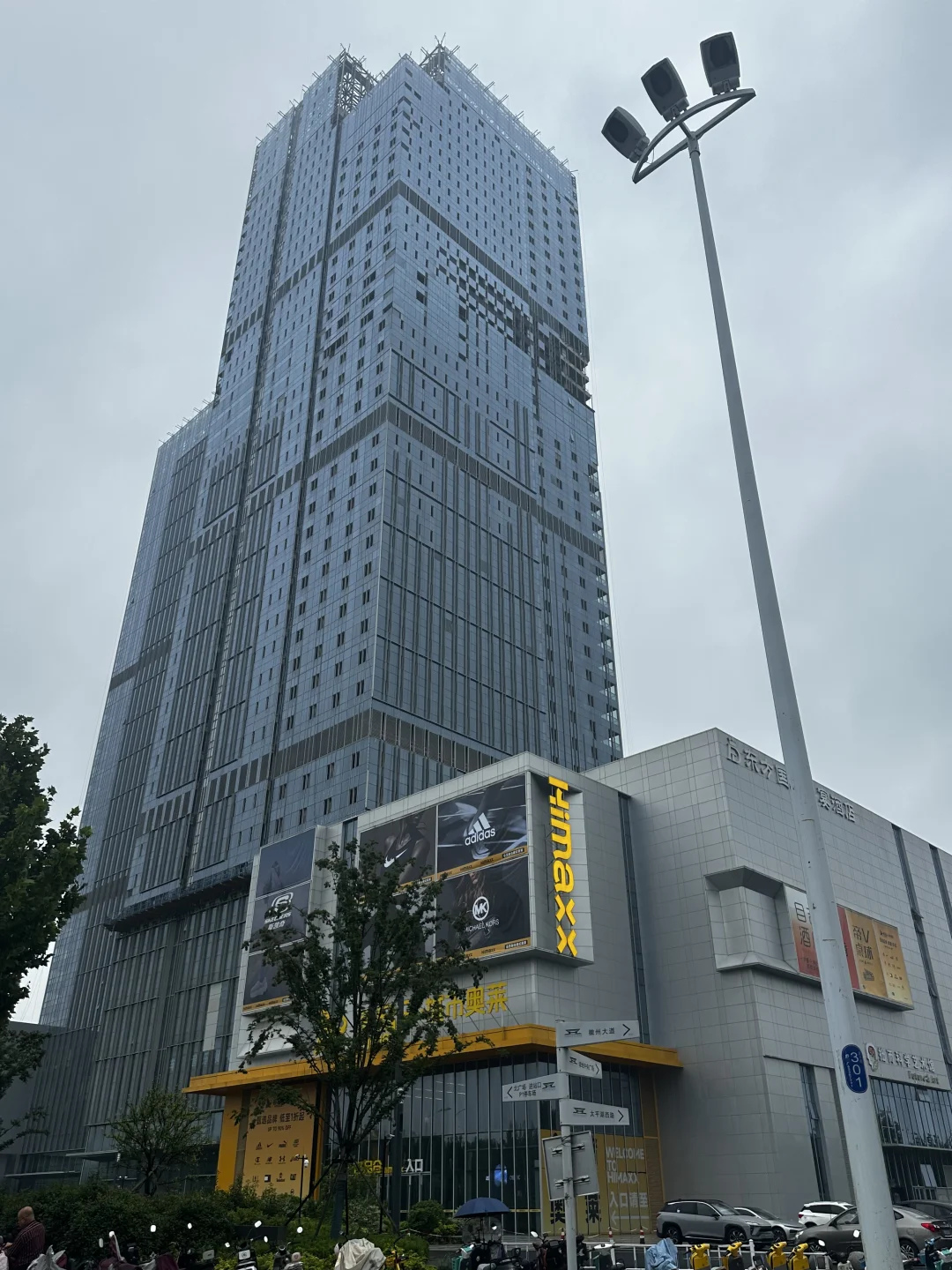 合肥南站左右的安徽门户-绿地中央广场。#川