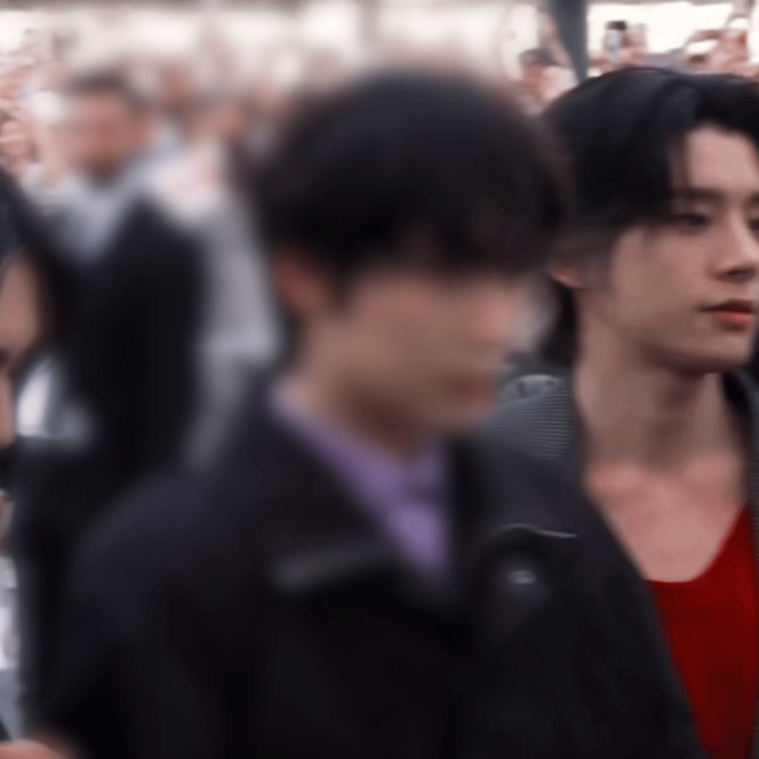 红衣内衬渐变发尾配上冷脸简直完美ㅋㅋ ​​​