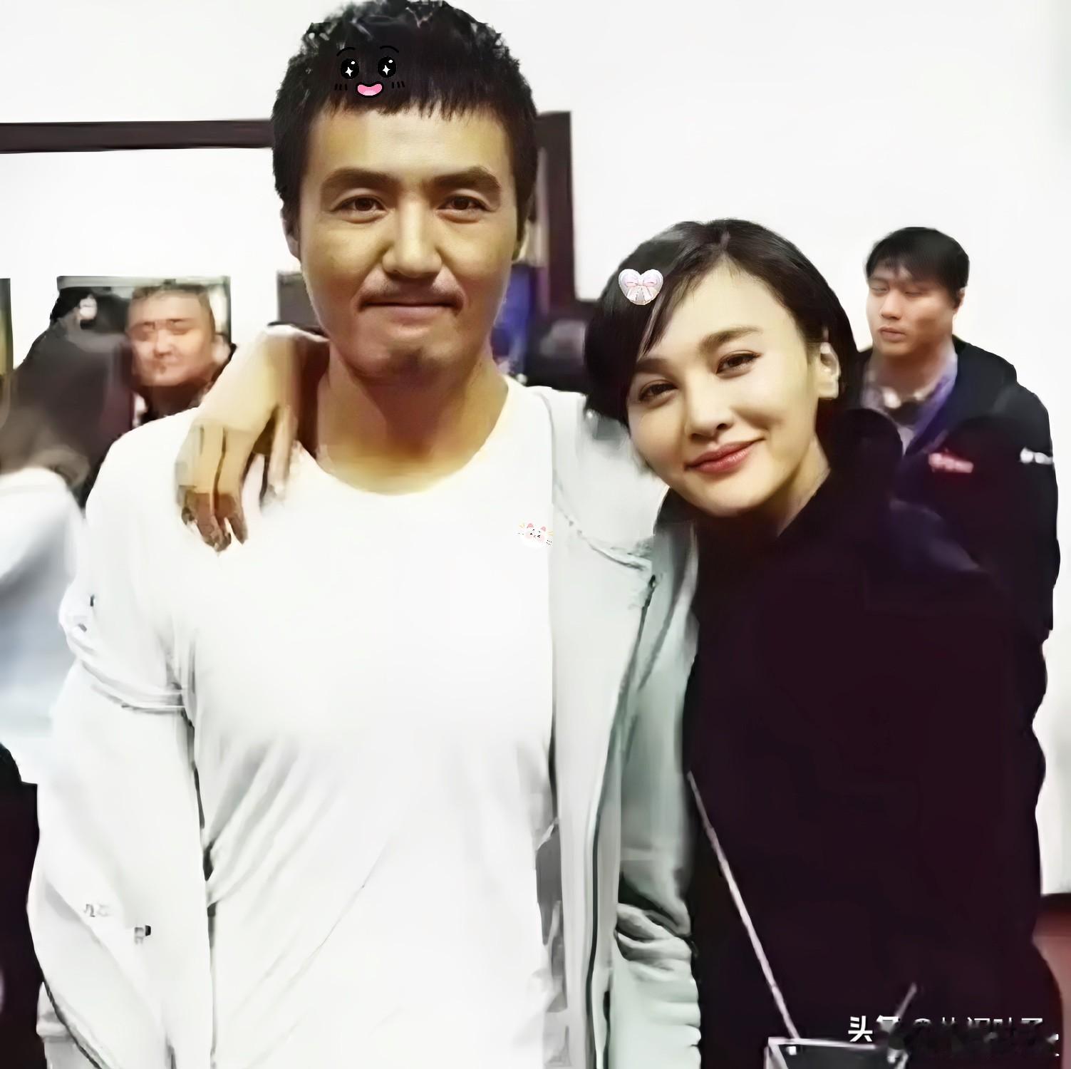 朴树亲口说2026年后不接商演：那个“拧巴”的人，终于要退场了？

太湖湾那次，他嗓子哽着说出2026就不再接商演，台下当客套，听的人却觉出点告别的味。

不是八卦传言催的，是身体真在亮灯。胃一直反复，台上唱到一半突然静下来，连喝水都难受，那点疲态，镜头外也能感到。

他向来这样：手头紧了露个面，钱