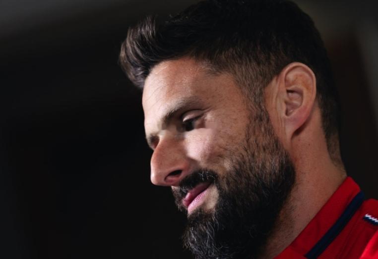 The Athletic发文，点评了吉鲁的生涯。

当提到吉鲁时，“遗产”一词会引发多种反应。对一些人来说，法国历史第二射手（57球，仅次于姆巴佩的67球）将永远被铭记为伟大进球的得分者和创造者。对另一些人来说，这位40岁的球员是一个例子，说明为什么永远不应该否定球员。

一些阿森纳球迷可能对这位法国 ​