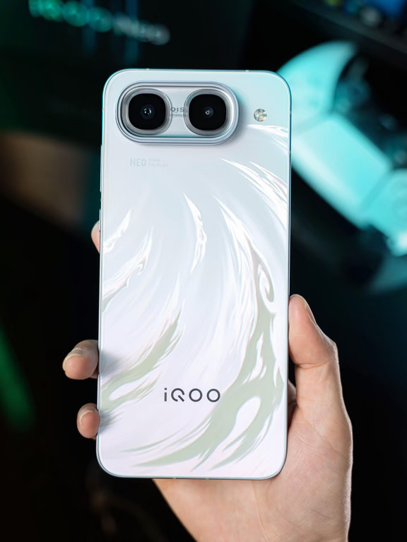 iQOONeo11至尊版好吗？