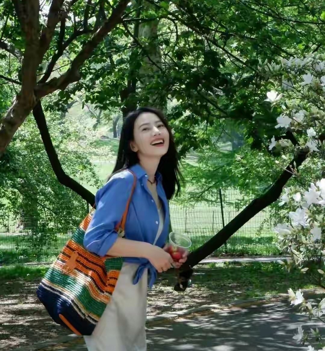 高圆圆上学时期有多漂亮,她班主任说过,当年最少十个班的男生追她 ​