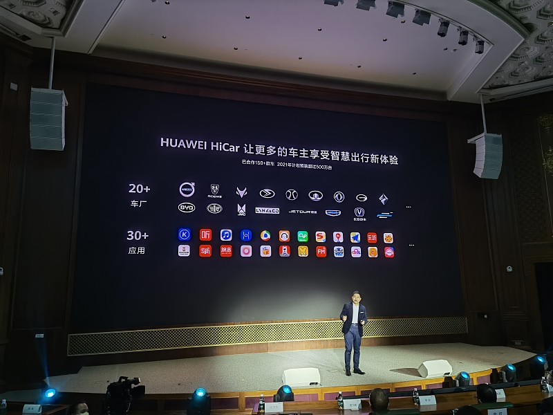华为不造车，所有合作厂家却用华为注册商标，打乱车系命名。这样合理吗？
 
最近华为汽车版图急速扩张，五界三境八大系列密集登场，让无数消费者看得眼花缭乱。
 
但很多人心里都有一个最大的疑问：华为年年官宣不造车，为什么合作车企的新车命名、全系序列，全部被华为商标牢牢掌控？车企几十年沉淀的车系体系，说打