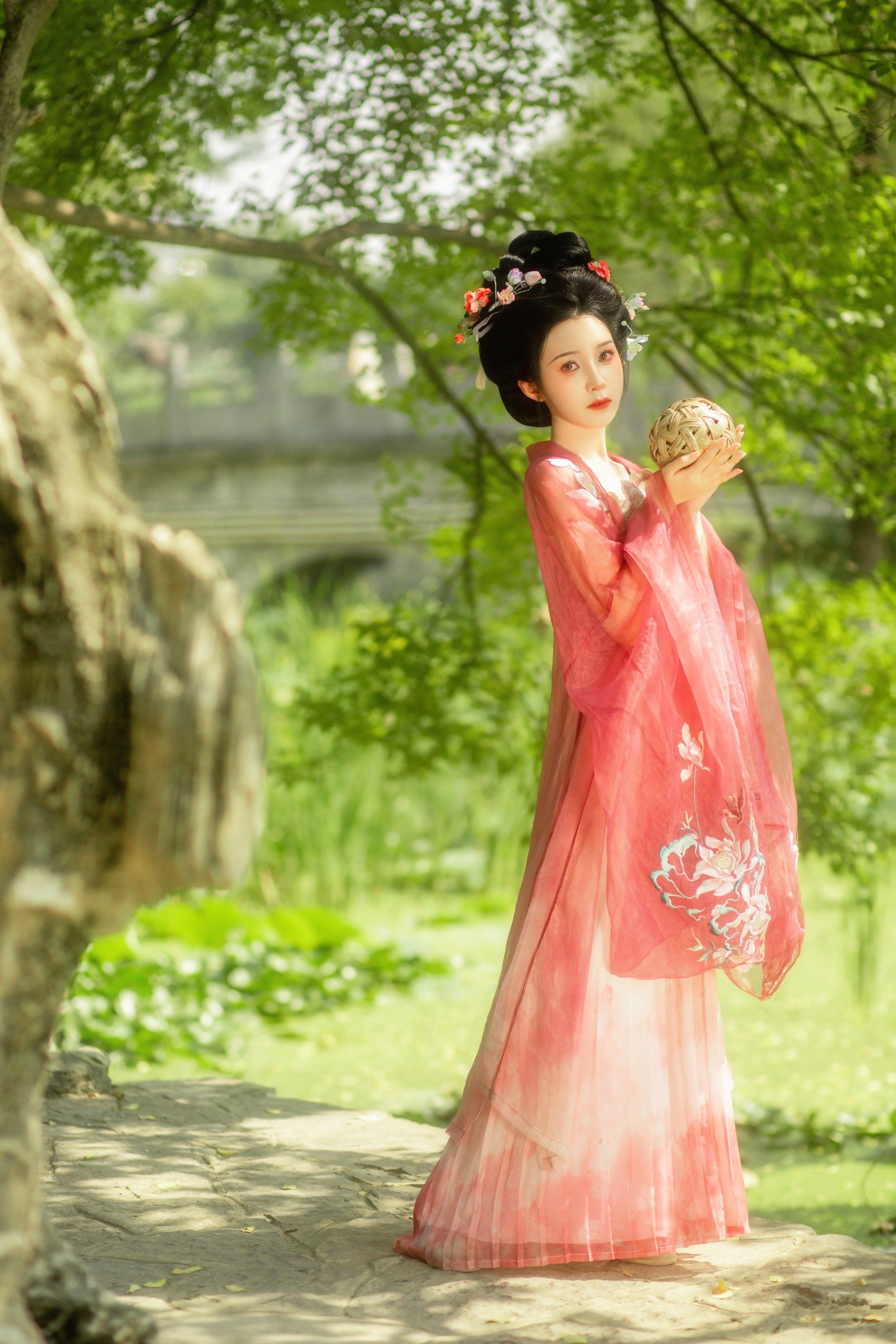 <p>淡雅汉服美女 <!--{img:0}--><!--{img:1}...