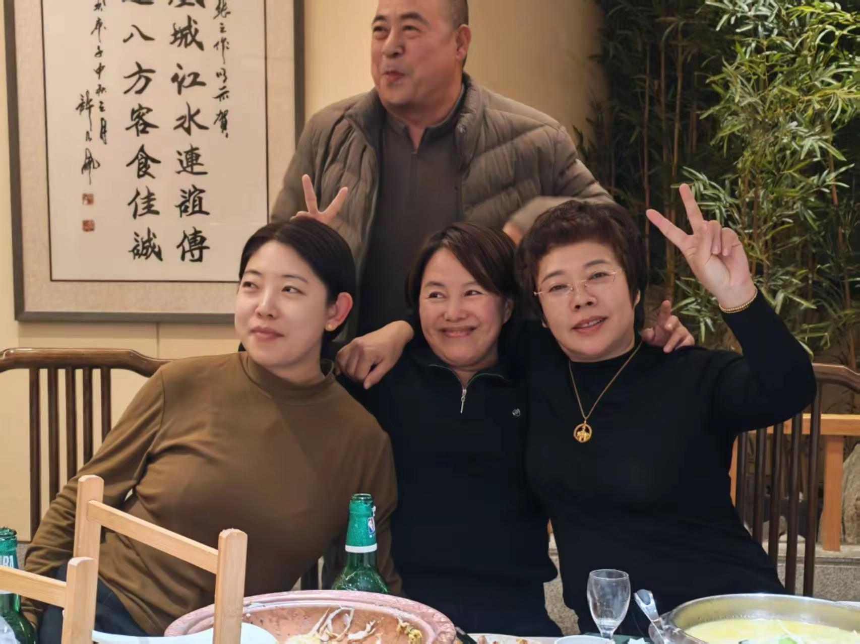 <p>兄弟姐妹情深 <!--{img:0}--></p><img sr...