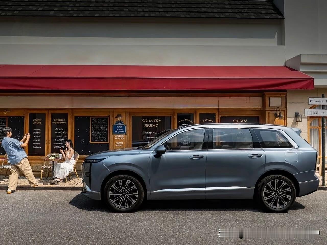 国产10万级大六座SUV：

1.五菱星光L
2.东风风行星海V6
3.吉利豪越L
4.江淮X8 PLUS
5.江淮X8 E家
6.捷途X90 PLUS
7.奇瑞瑞虎8 PLUS 六座版
 
国产车全面升级，价格亲民的同时，空间和品质都做得很到位。
 
十万级大六座星光L真材好料
不只是定价友好