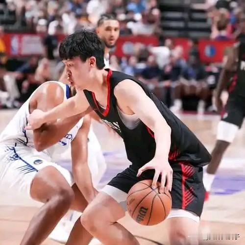 NBA快讯： 开拓者大名单15人出炉 …… 1、霍勒迪（后卫）3240...