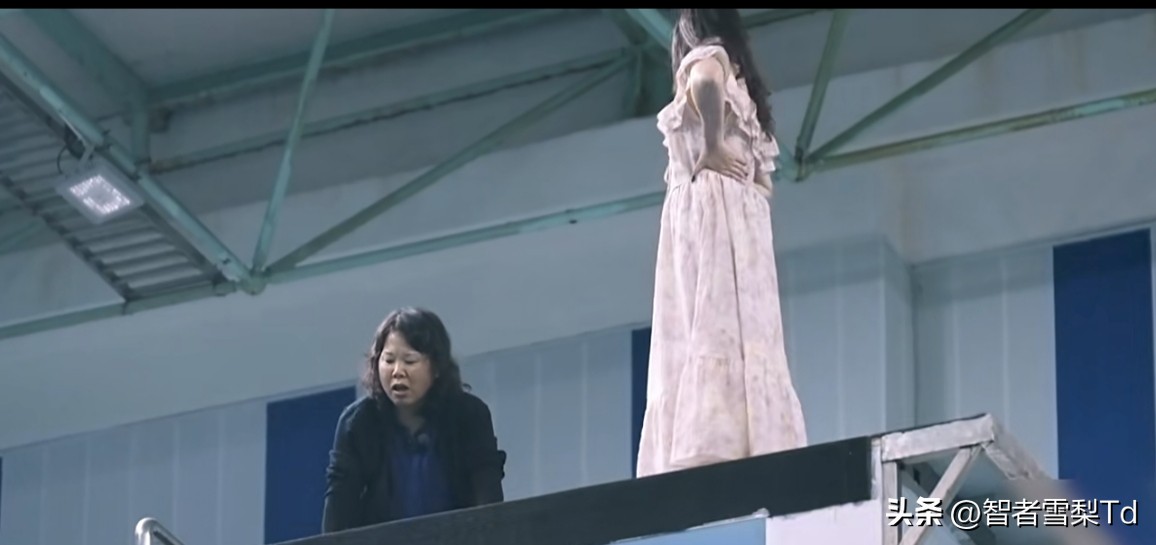 感觉张家齐与妈妈心是有隔阂的，看过很多次张家齐妈妈与女儿的对话，张家齐都是爱理不理的，觉得自己的妈嘴碎不了解自己。直到张家齐退役上了档综艺节目，这妈妈才亲身体验了女儿的不易，上了十米跳台才知女儿曾经经历的种种艰辛。
也难怪为了培养女儿张家齐做为国家级运动员，父母早早辞职离开工作岗位，就是为了女儿成才