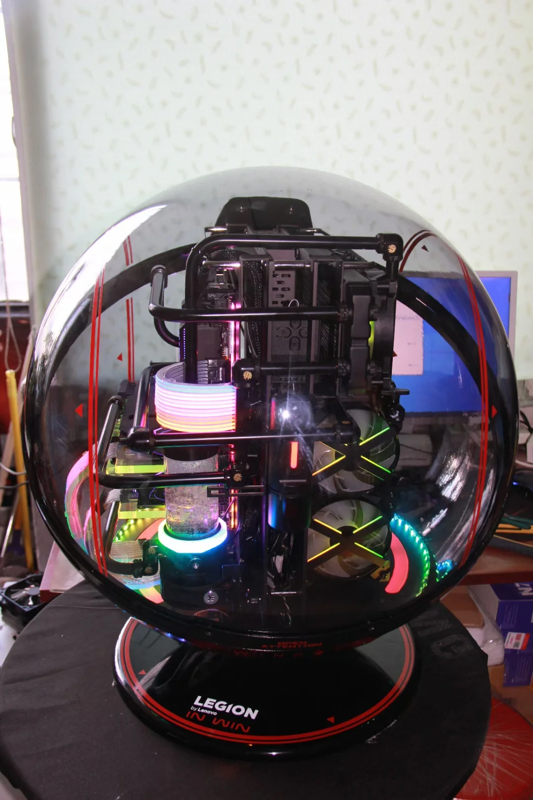 几十万的电脑高，端电脑就该有高端机样子。