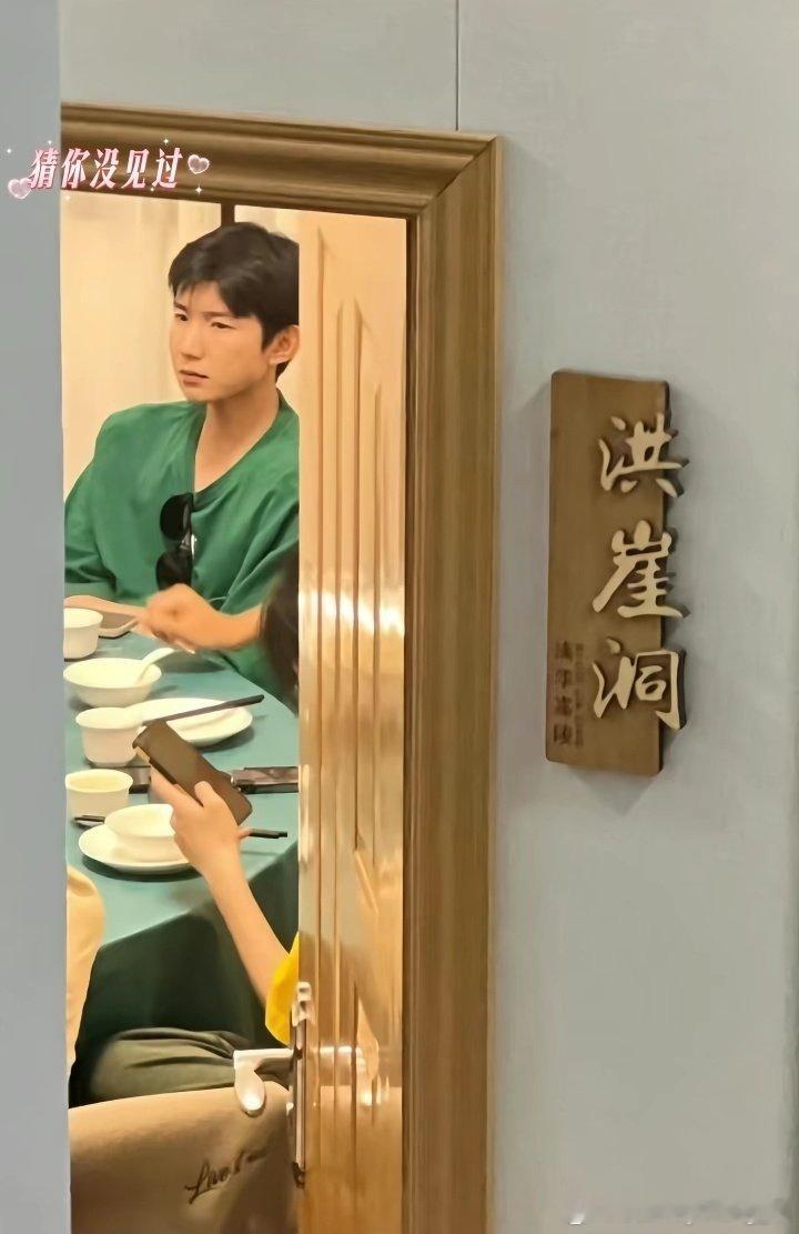 #王源[超话]##王源宇宙超级无敌大大狂欢巡演# 因为有你在身边​