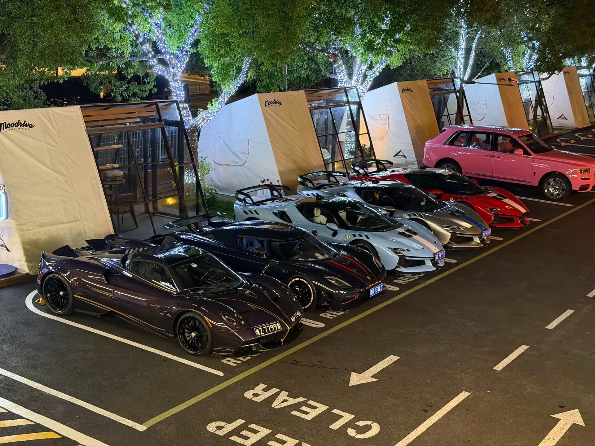 上海夜晚街头偶遇五台顶级狠货同框 简直太牛逼了好吧！帕加尼huayra 柯尼塞格 法拉利SF90xx