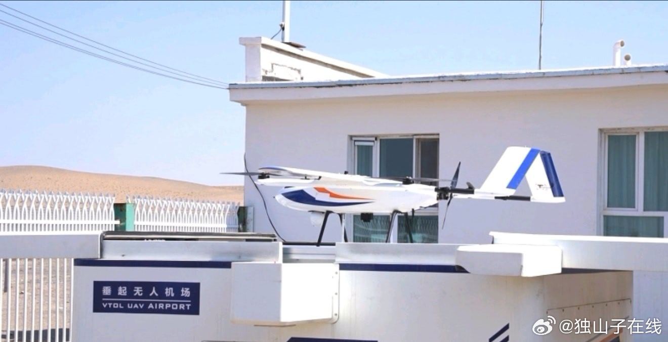 若羌县的红枣园里，小气候监测站静静捕捉田间温度、湿度、土壤墒情与虫情数据；天山密林间，无人值守无人机自动升空巡护，高空云台360度监控林区；喀纳斯的山谷里，红外相机持续值守，记录到紫貂、驼鹿穿梭林间的珍贵瞬间。如今，物联网、大数据、人工智能正在让新疆林草守护变得 ​
