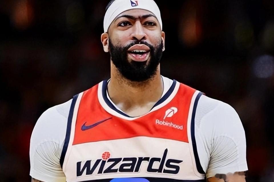 根据NBA的续约规则，到了8月6日之后，安东尼-戴维斯就具备了与奇才队...