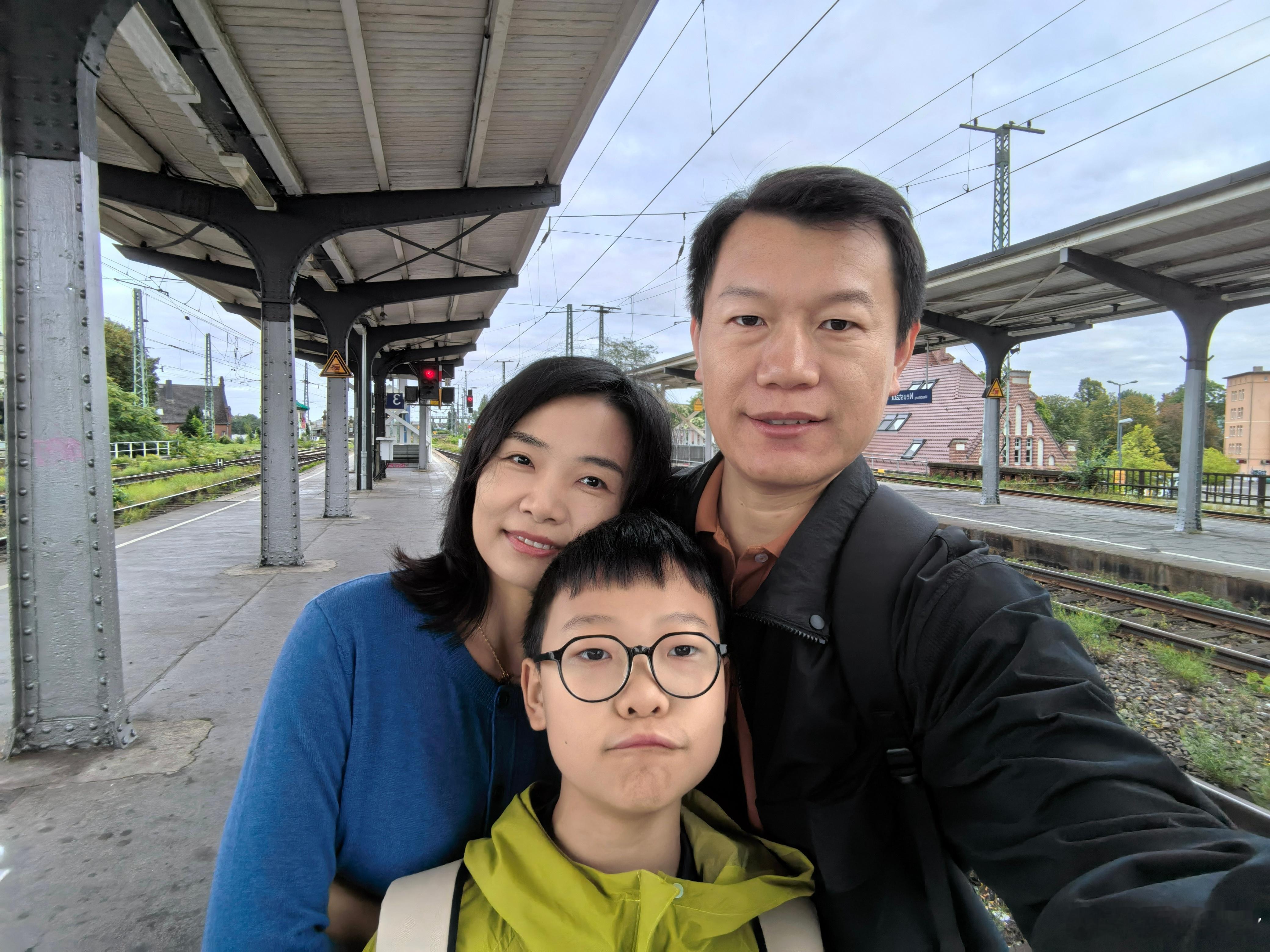 时间不声不响，就这么悄悄的、无情的流走了[捂嘴哭]
一晃，40多天无比梦幻的假期就结束了

德国、意大利、梵蒂冈、捷克
从没想过，有一天能跟爱的人一起游历欧洲四国
也从没想过，有一天能住到有天有地有花园的独栋别墅
更从没想过，有一天能坐上自带帅哥司机的红色保时捷
感谢我宇哥，让我体验了这么 ​