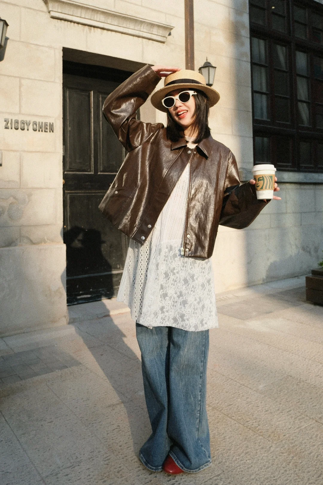 “三月就要乱穿衣”☀️阳光和皮衣的质感很配哦