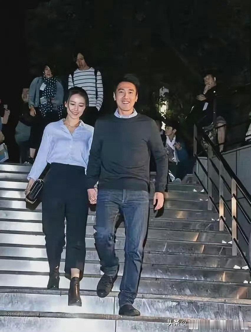 娱乐圈最不可能离婚的，就是高圆圆与赵又廷了吧。
毕竟他俩要是前脚离了，后头一堆人等着娶高圆圆呢 ​​​