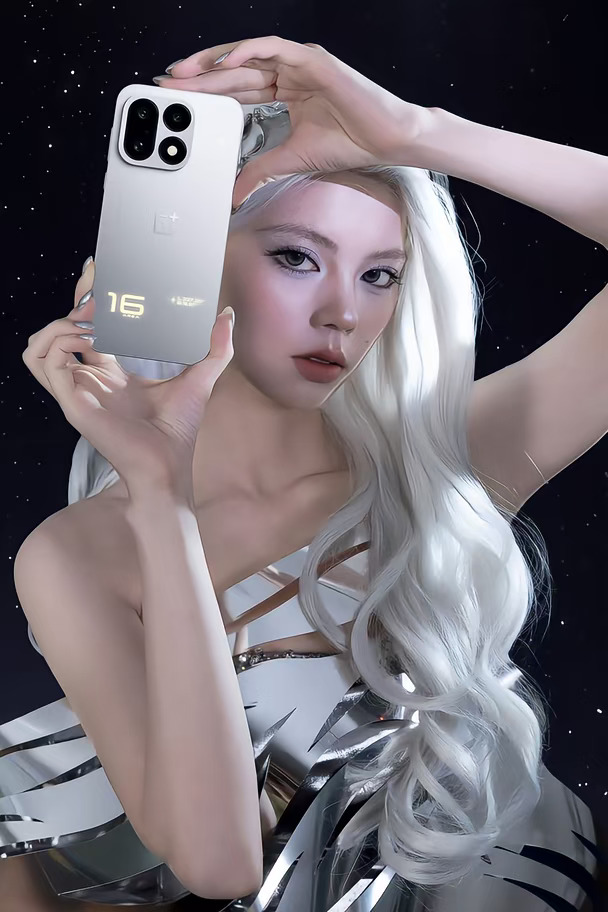 🪐身披银铠，手握星光
和一加 16 赴一场星际之约！
国庆假期，欢迎各位朋友到 OPPO 门店上手体验，近距离感受「明日星光」的独特魅力！
#一加16 性能之上，解锁更强
#一加16 #OPPO穿戴 #10月新机发布
10 月 12 日 19:00 新品发布！