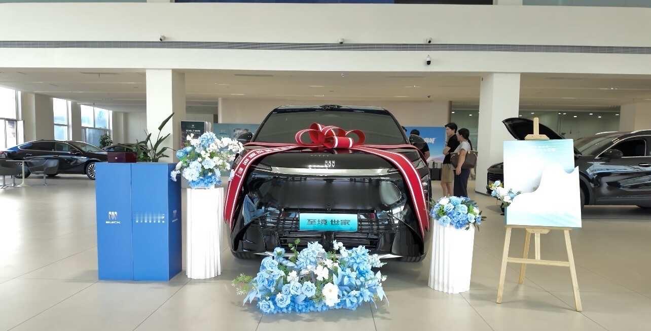 🚗提车啦！至境世家
终遇理想座驾，喜提爱车
往后三餐四季，全家出行皆有温柔陪伴，奔赴一路繁花与美好。别克至境世家 提车日记 交车仪式 适合全家出行的车